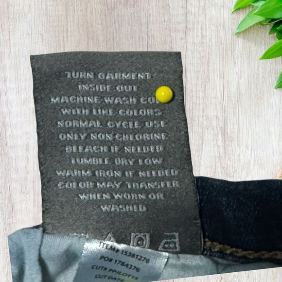 Torrid Super Soft Jegging Size 18S SHORT Blue Dark Wash Distressed Soft Stretchy - Picture 9 of 9